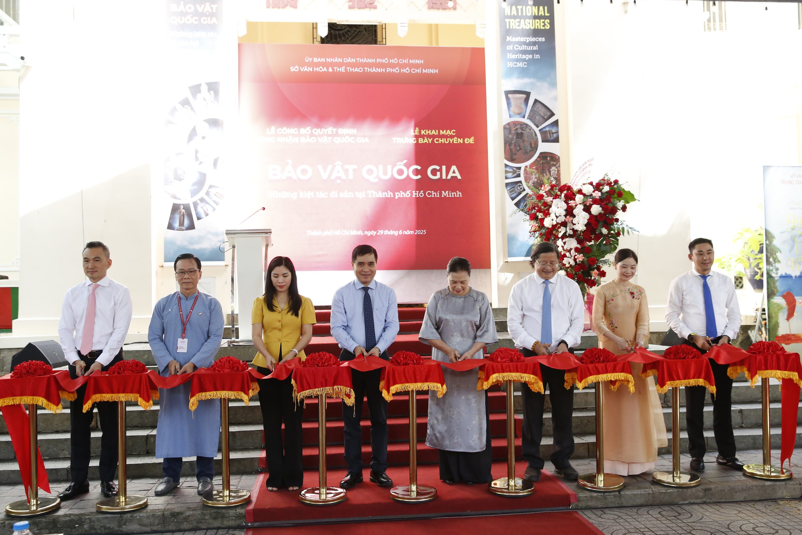 Khai mạc trưng bày chuyên đề “Bảo vật Quốc gia – Những kiệt tác di sản tại Thành phố Hồ Chí Minh”