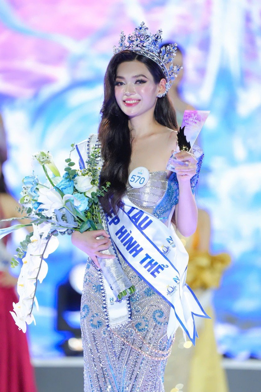 Nguyễn Hoài Phương Anh (đến từ Bà Rịa - Vũng Tàu) giành vương miện Hoa hậu Biển Việt Nam toàn cầu 2025.