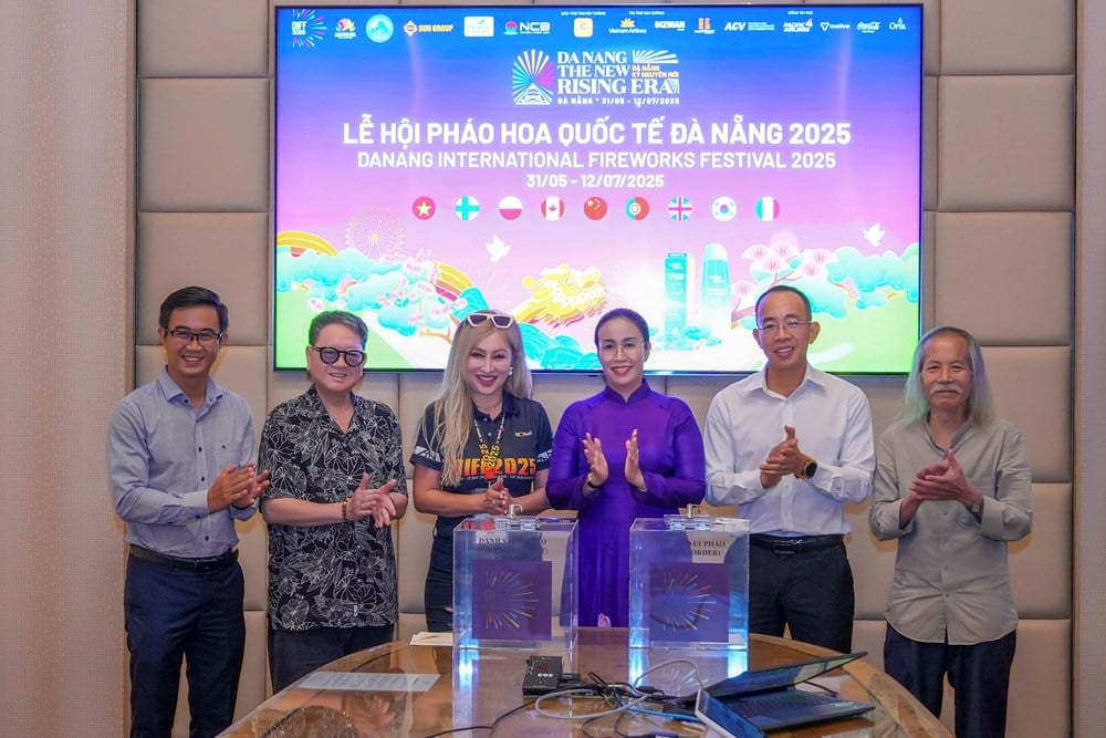វៀតណាម​និង​ចិន​ប្រកួត​គ្នា​ក្នុង​រាត្រី​ចុង​ក្រោយ​នៃ DIFF 2025 នៅ​ថ្ងៃ​ទី ១២ ខែ​កក្កដា - រូបថត ១