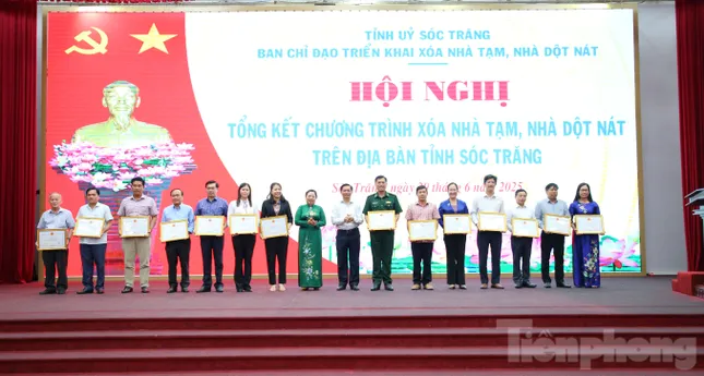 Soc Trang លុបបំបាត់ផ្ទះបណ្ដោះអាសន្នជិត 9,000 បង្កើតមូលដ្ឋានគ្រឹះសម្រាប់ការកាត់បន្ថយភាពក្រីក្រប្រកបដោយនិរន្តរភាព រូបថត 3