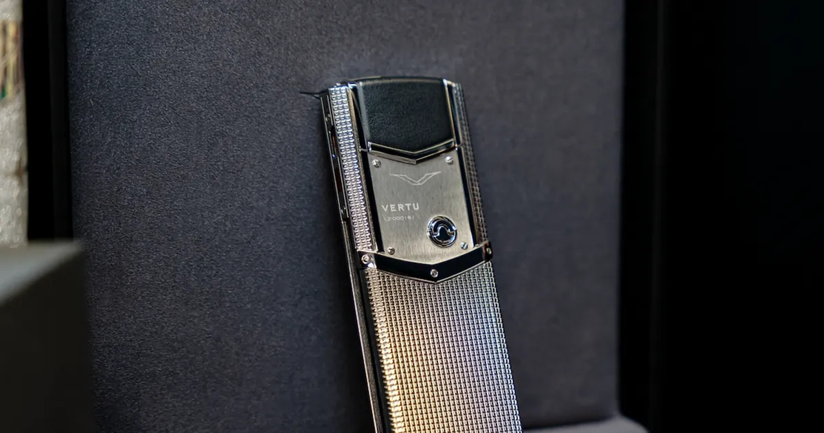 Chi gần 800 triệu đồng mua Vertu Signature V