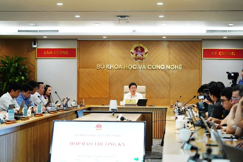 Le vice-ministre Bui Hoang Phuong a discuté du contenu lors de la conférence de presse.
