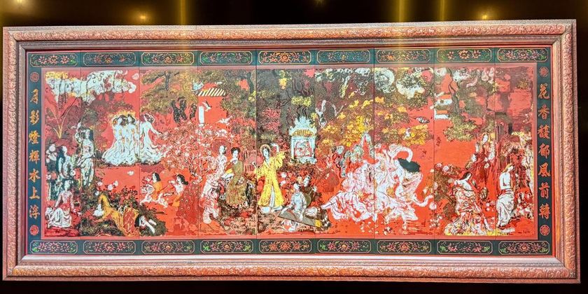 Tranh “Vườn xuân Trung Nam Bắc” của họa sĩ Nguyễn Gia Trí, được thực hiện từ năm 1969 đến 1989 - hiện vật thuộc Bảo tàng Mỹ thuật Thành phố Hồ Chí Minh, được công nhận Bảo vật quốc gia năm 2013.