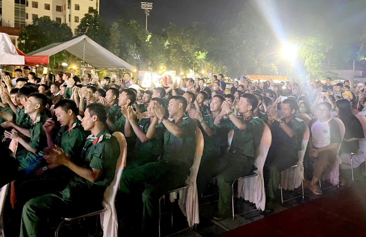 Chương trình nhận được sự cổ vũ nhiệt tình của khán giả.