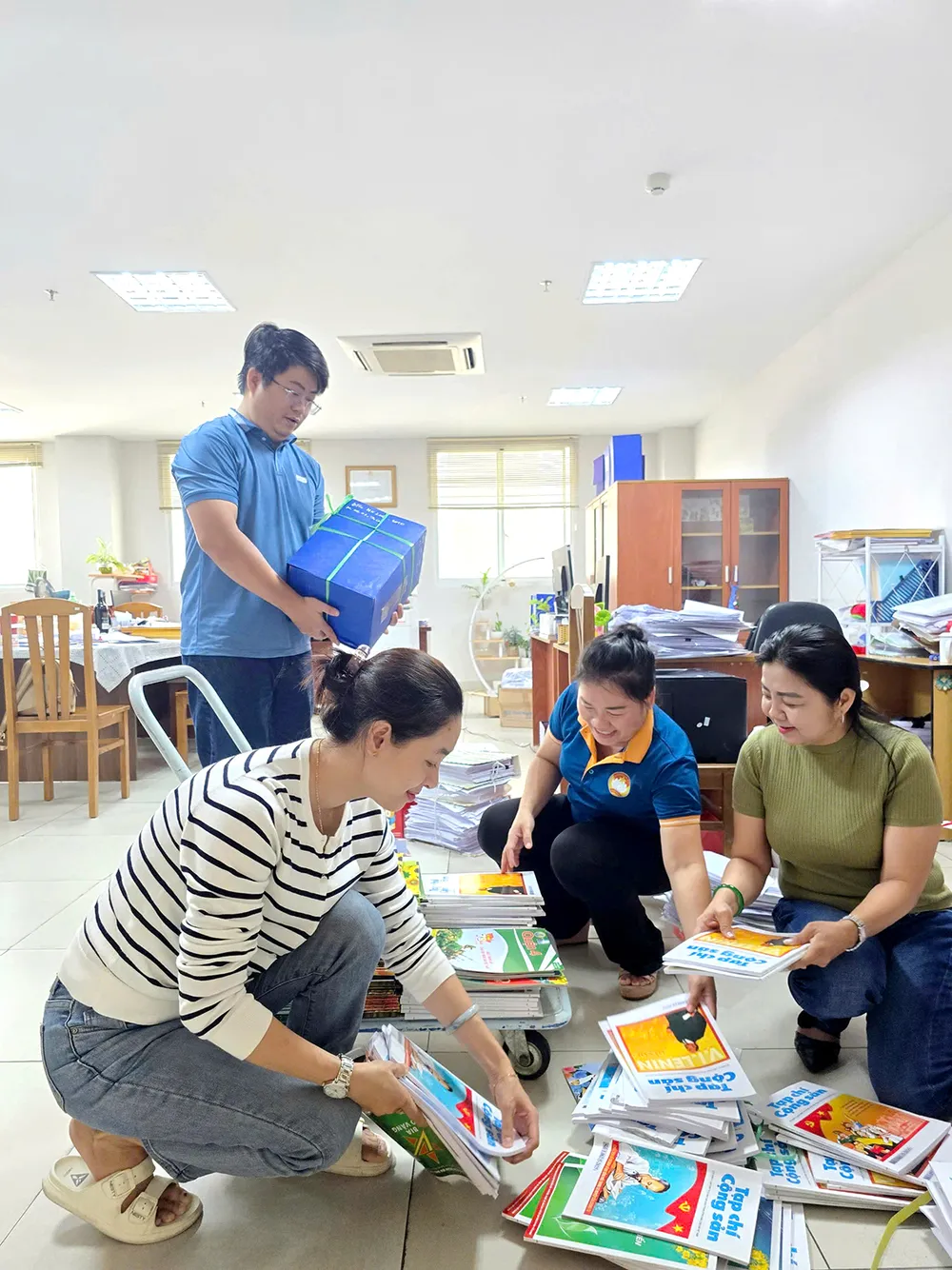PSA Anh6-Cán bộ, công chức.jpg