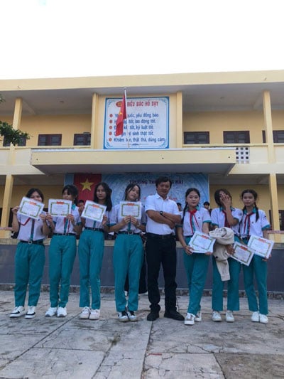 Miệt mài gieo chữ - Ảnh 1.