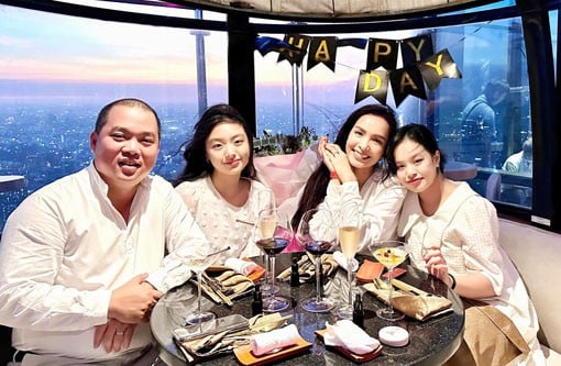 Cặp đôi Thúy Hằng - Minh Khang luôn hạnh phúc như những ngày đầu yêu nhau.