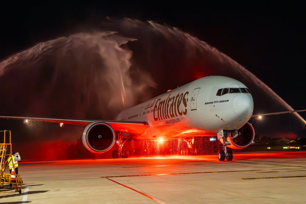 Máy bay Boeing 777 của Emirates đưa khách từ Dubai đến Đà Nẵng - 1