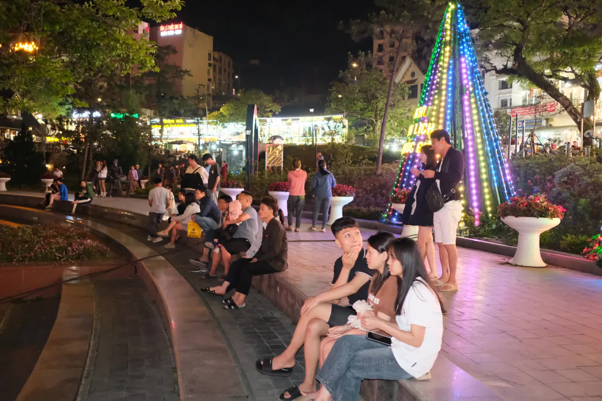 Vĩnh Phúc tăng tốc đầu tư hạ tầng, hướng tới đón 12 triệu du khách năm 2025 - Ảnh 1.