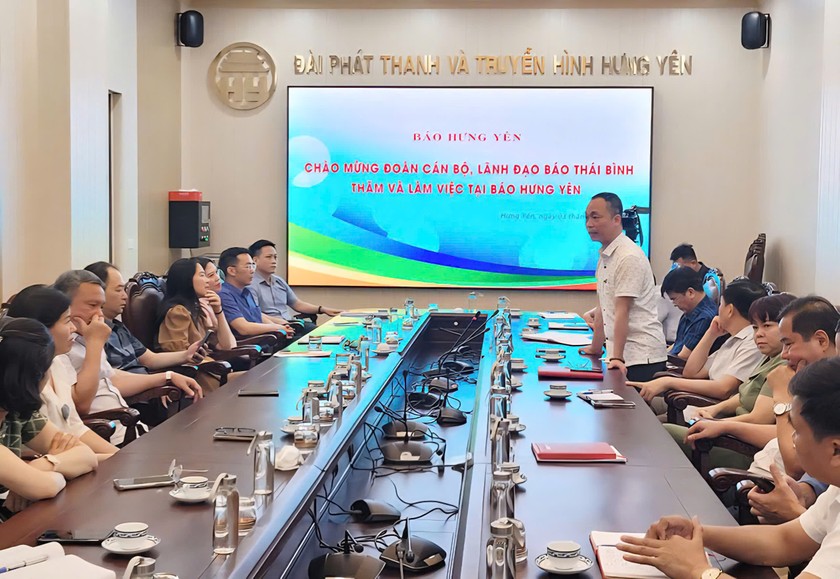 Quang cảnh buổi làm việc