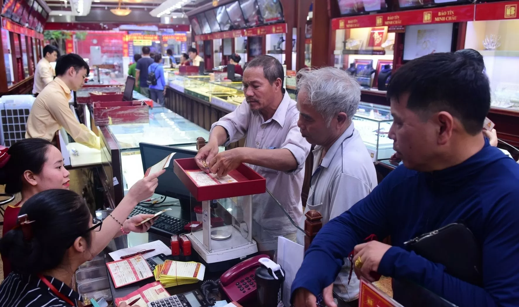giá vàng hôm nay,giá vàng hôm nay mới nhất,Giá vàng trong nước,giá vàng hôm nay SJC,Giá vàng SJC,giá vàng hôm nay,Giá vàng Bảo Tín Minh Châu,giá vàng Mi Hồng,giá vàng DOJI,Giá vàng 9999,bảng giá vàng,giá vàng 18k,dự báo giá vàng ngày mai,Giá
