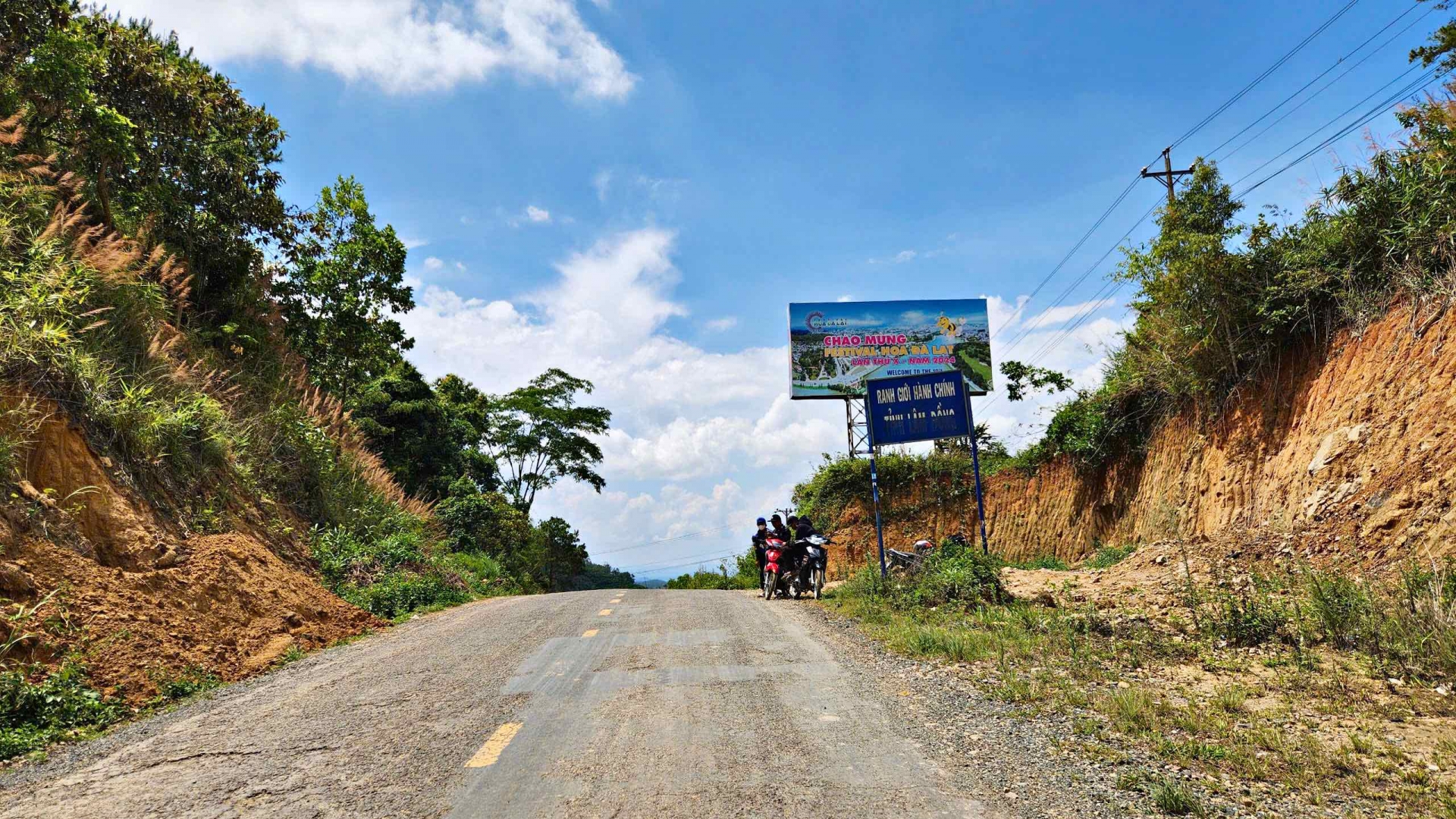 ផ្លូវជាតិលេខ 28B ព្រំដែនរវាងខេត្ត Lam Dong និងខេត្ត Binh Thuan