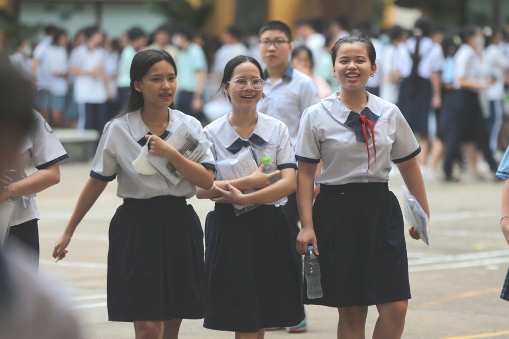 Gần 1.000 thí sinh được tuyển thẳng vào lớp 10 ở TPHCM - 1