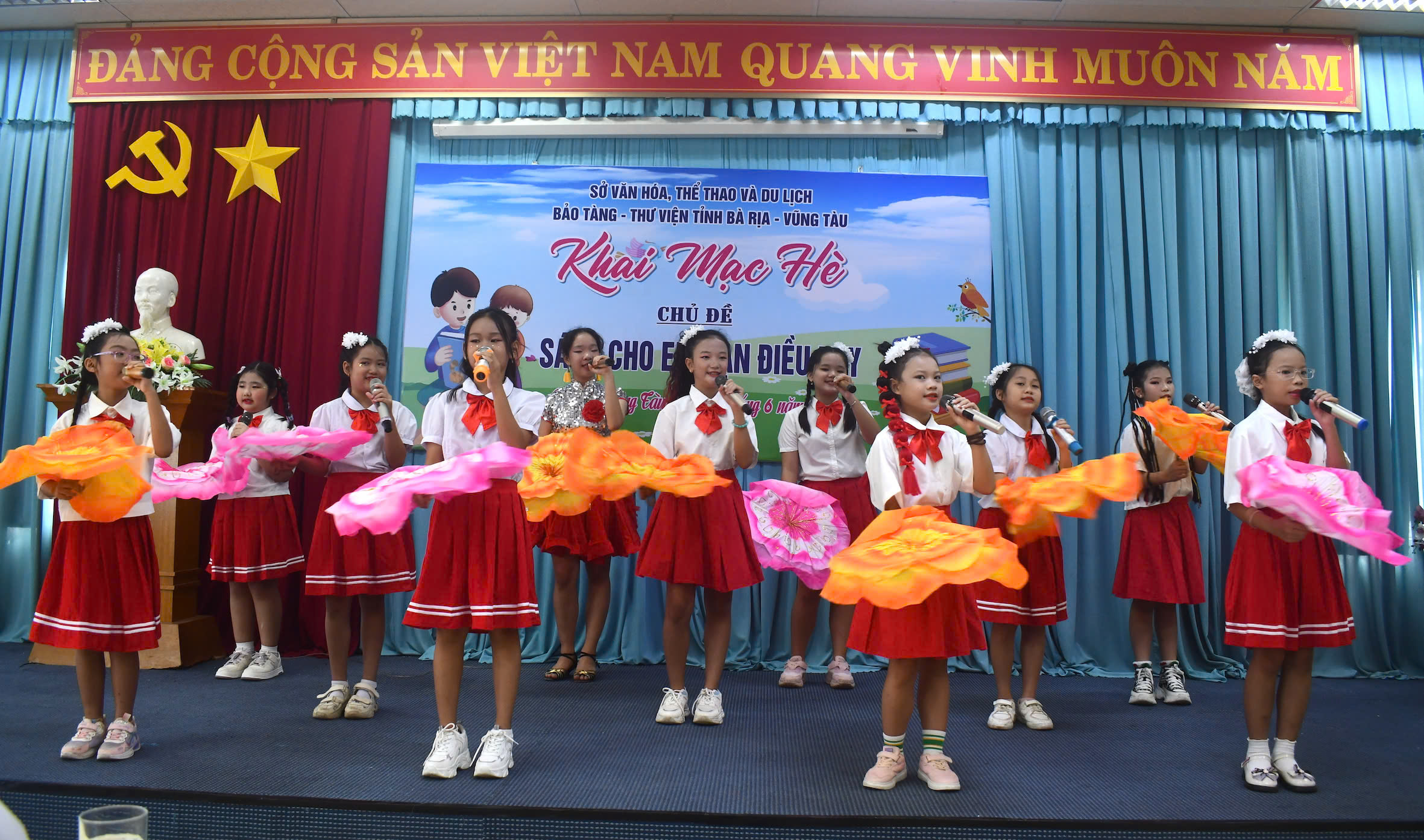 Tiết mục văn nghệ trong chương trình khai mạc.