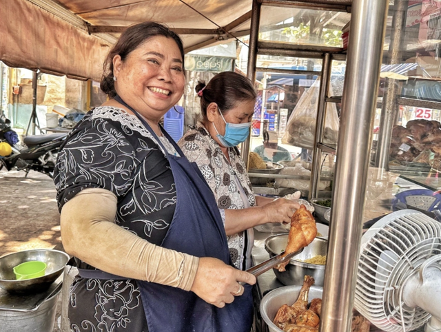 Bà chủ qua đời ở Canada: Quán The Lunch Lady ở TP.HCM vừa ra thông báo mới- Ảnh 3.