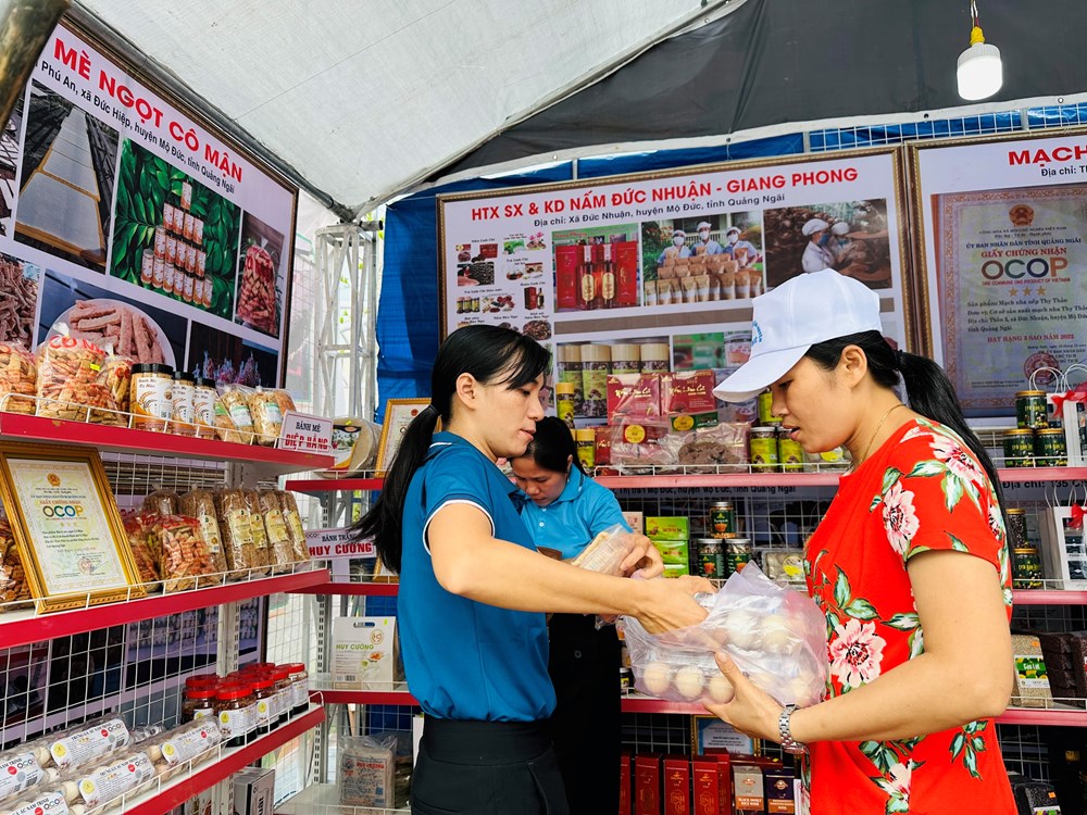 Quảng Ngãi gắn kết sản phẩm OCOP với dịch vụ du lịch nông thôn - Ảnh 2.