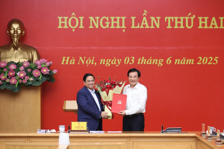 Thủ tướng: Xác định mục tiêu tăng trưởng 2 con số, phát triển nhanh, xanh, bền vững- Ảnh 2.
