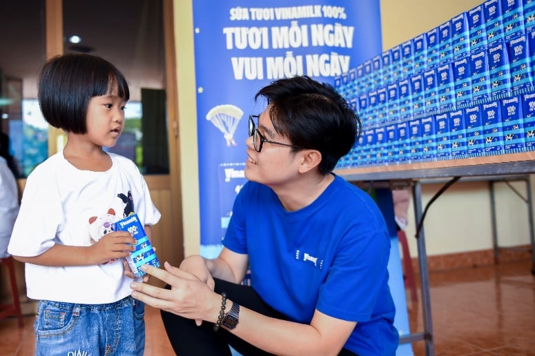 ប្រអប់ទឹកដោះគោជិត 70,000 ត្រូវបានផ្តល់ឱ្យកុមារដែលជួបការលំបាក ដោយចាប់ផ្តើម 