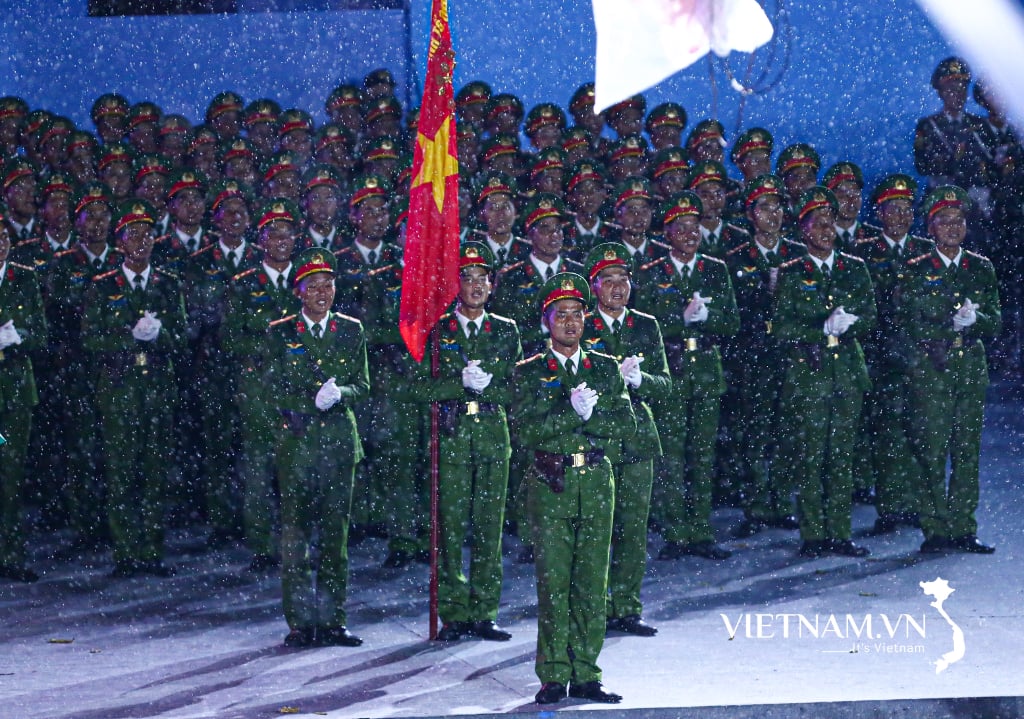 2025_THUMP_PHOTO_8933_fcffccbe82fb4351a6a8130fe9a5957e_hien-ngang-co-to-quoc.jpeg