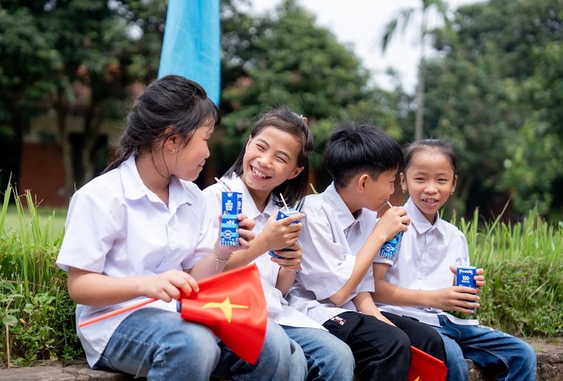 Gần 70.000 hộp sữa được trao tặng trẻ em khó khăn, khởi đầu “Tháng của trẻ em” đầy ý nghĩa