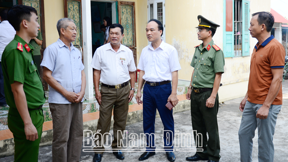 កងកម្លាំងនគរបាល និងអាជ្ញាធរស្រុក Giao Thuy បានផ្លាស់ប្តូរបទពិសោធន៍ក្នុងការកសាងចលនាមហាជនដើម្បីការពារសន្តិសុខជាតិនៅថ្នាក់មូលដ្ឋាន។