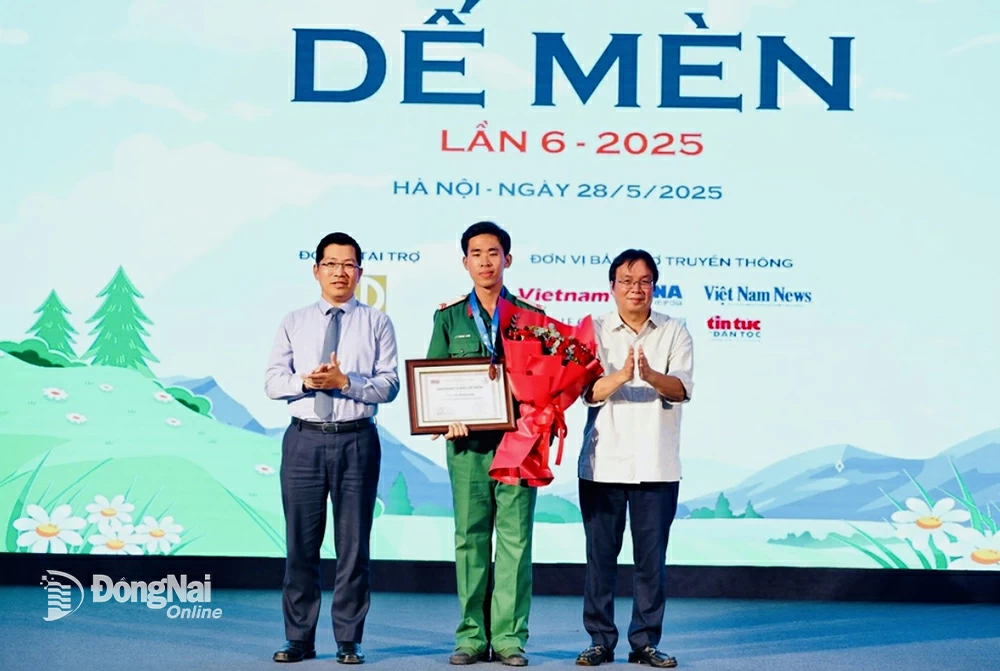 Автор Ли Тан Лонг был удостоен чести получить премию Cricket Aspiration Award 2025. Фото: NVCC
