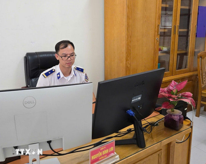 ttxvn-thieu-ta-canh-sat-bien.jpg