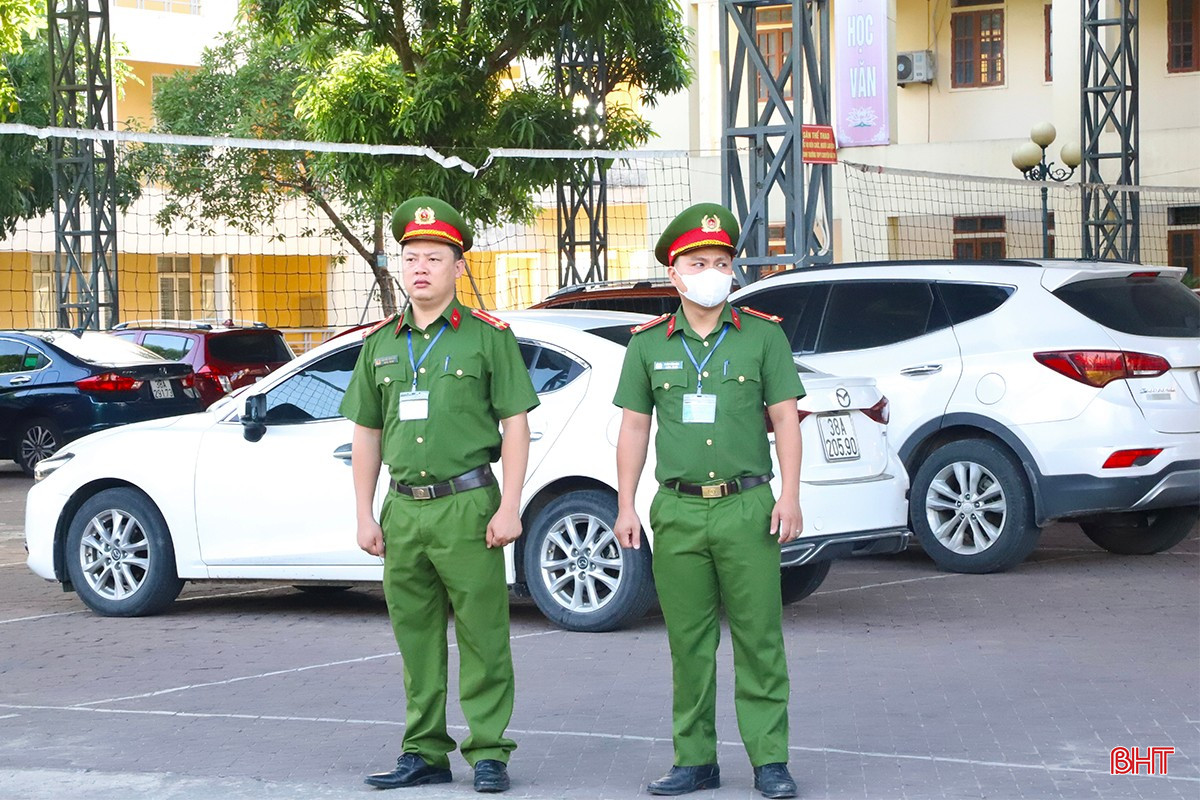 Tại 36 hội đồng thi, Ban Chỉ đạo kỳ thi đã bố trí 703 phòng thi, với đầy đủ cơ sở vật chất, trang thiết bị, đồng thời triển khai các phương án đảm bảo an ninh trật tự trong và ngoài khu vực thi.