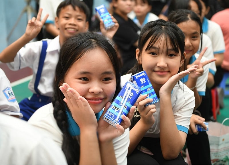 Gần 70.000 hộp sữa được trao tặng trẻ em khó khăn, khởi đầu “Tháng của trẻ em” đầy ý nghĩa