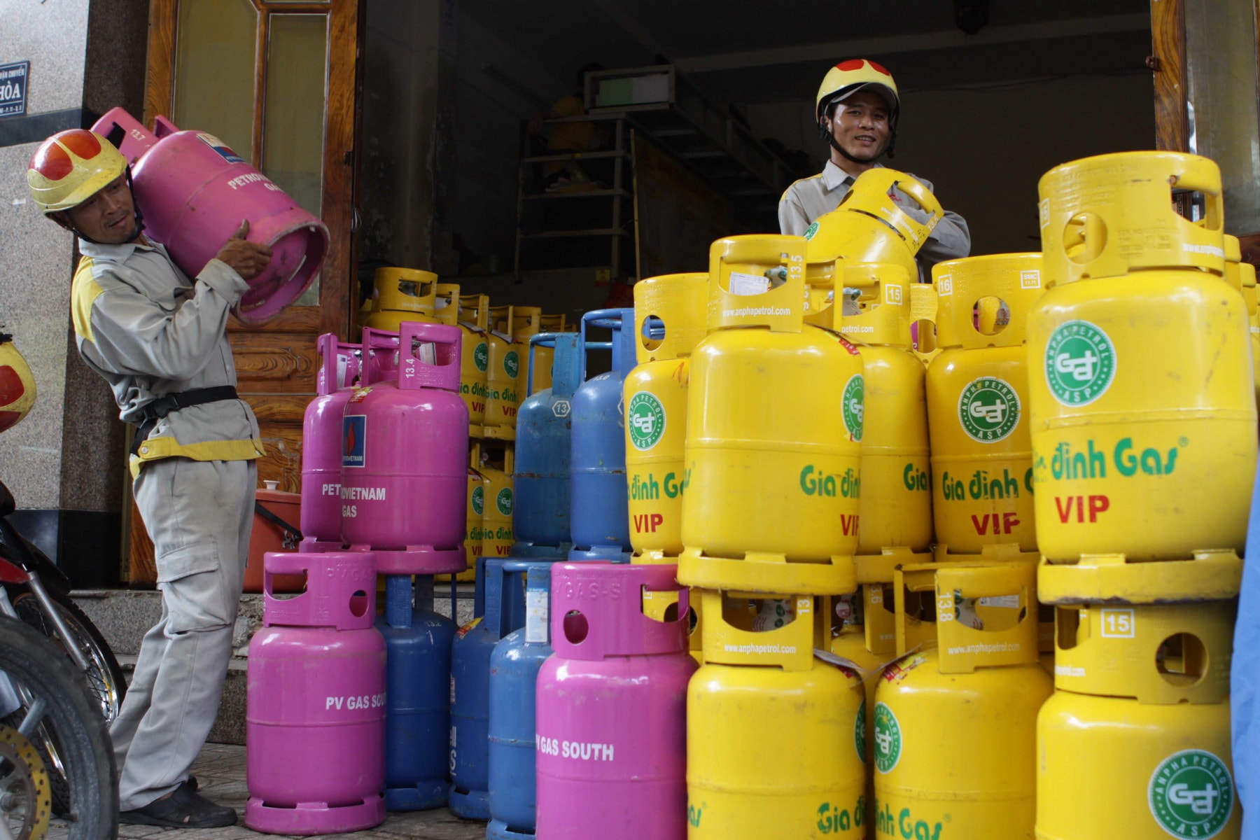 Giá gas tháng 6 tiếp tục giảm nhẹ