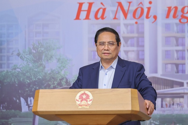 Le Premier ministre a déclaré que les institutions, les mécanismes et les politiques ont été progressivement améliorés, nous devons les mettre en œuvre efficacement avec l'objectif de construire au moins 100 000 appartements cette année et au moins 1 million d'appartements d'ici 2030 - Photo : VGP/Nhat Bac