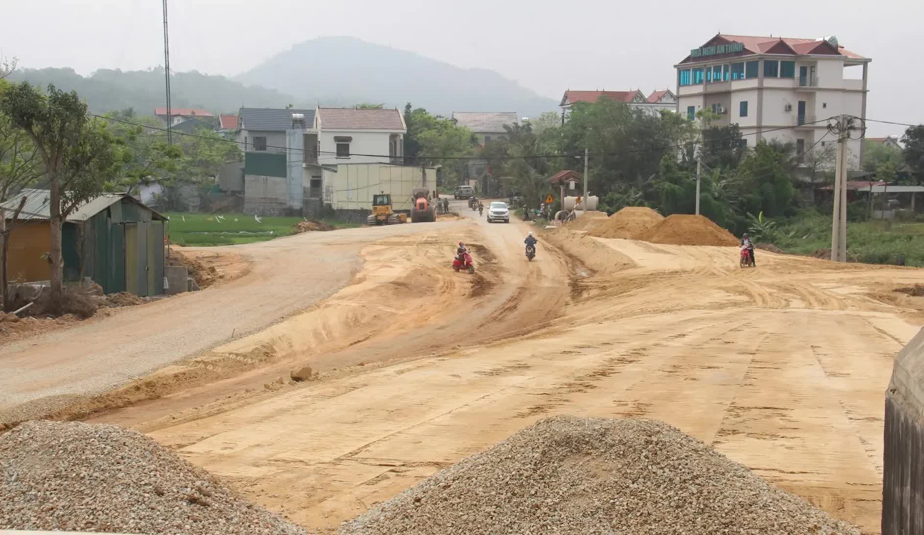 Vĩnh Phúc tăng tốc đầu tư hạ tầng, hướng tới đón 12 triệu du khách năm 2025 - Ảnh 2.