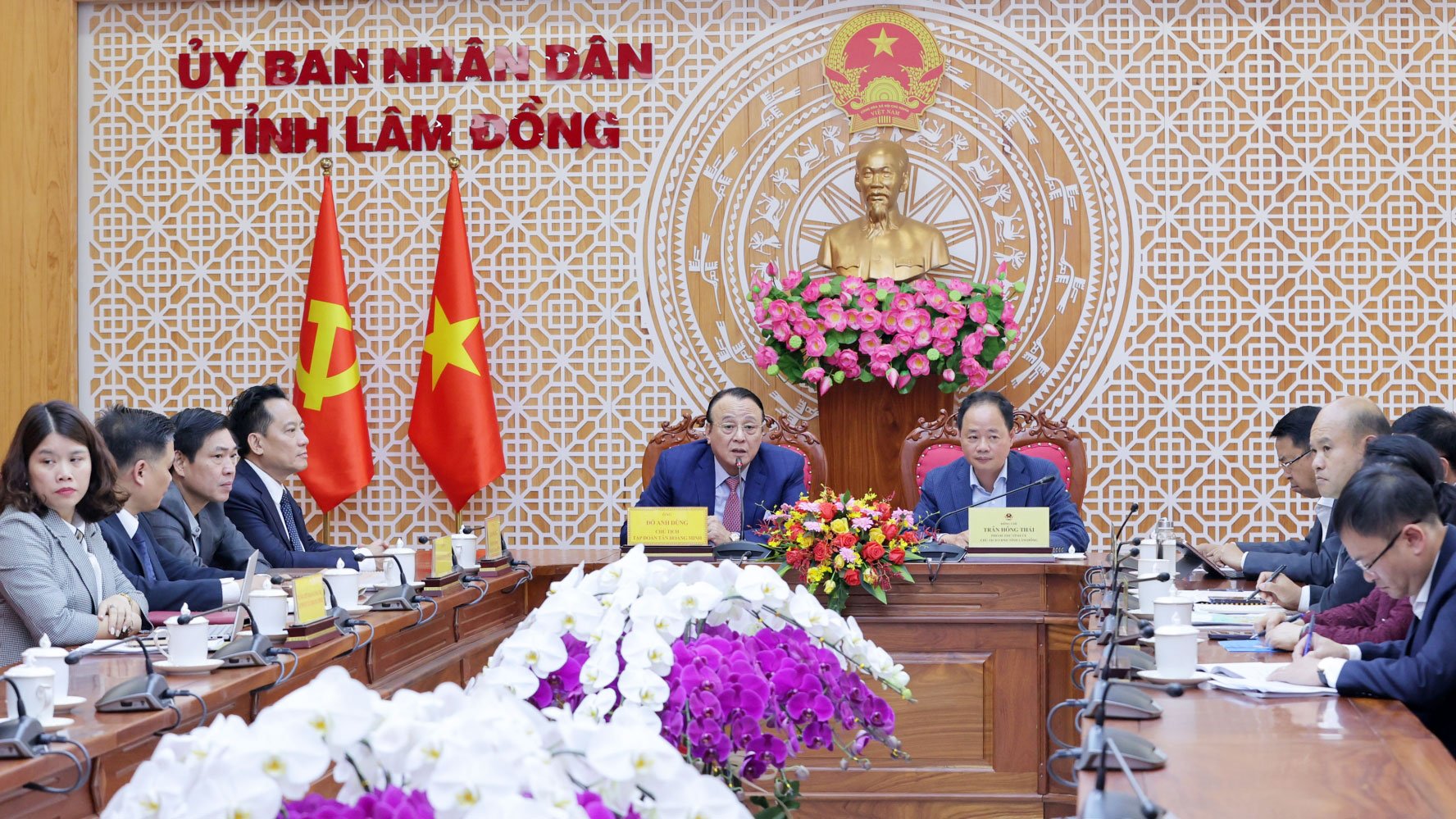 Quang cảnh buổi làm việc