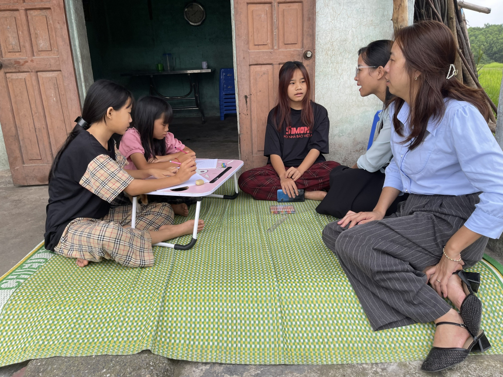 មក​លេង​គ្រួសារ​កូន​៣​នាក់​
