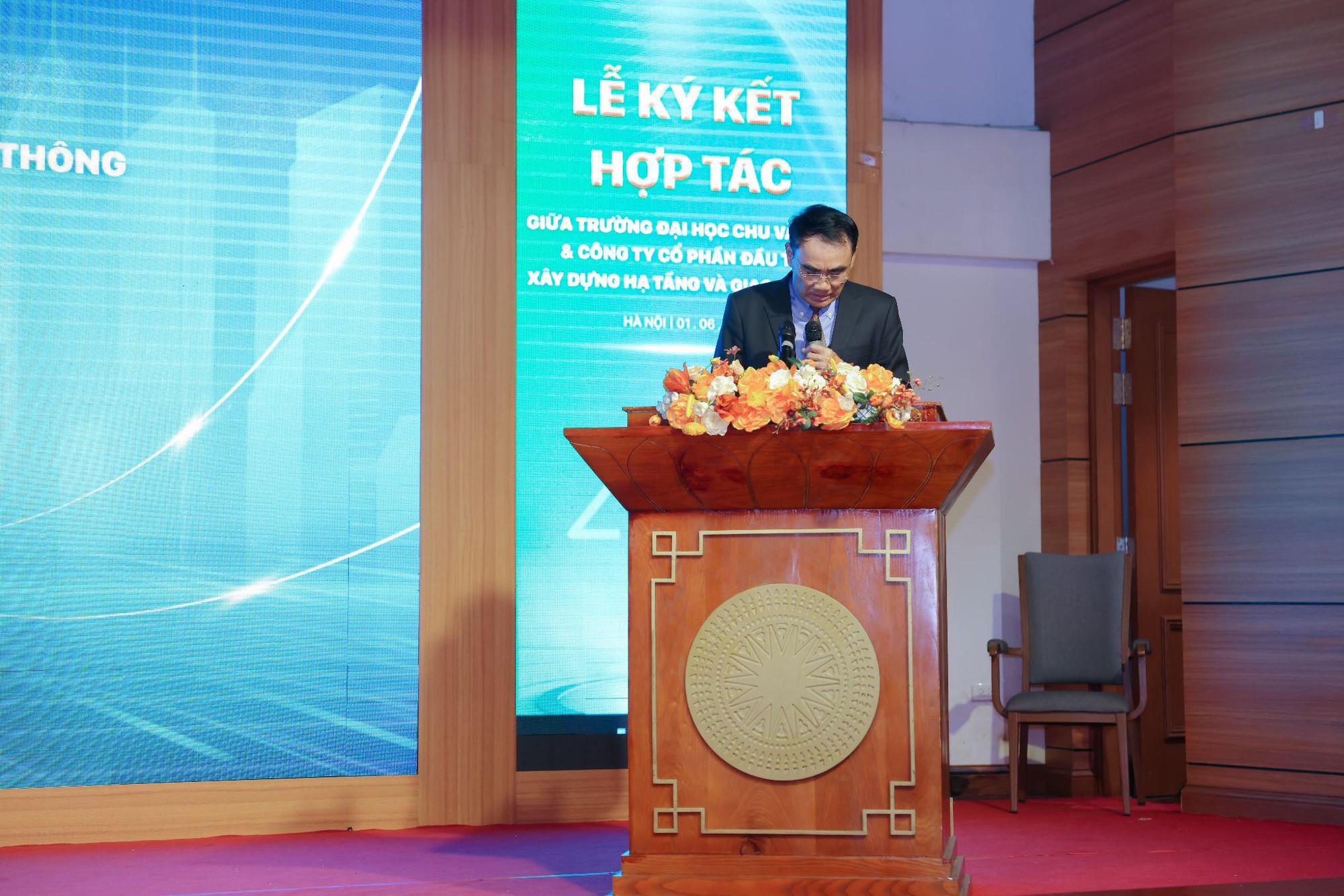 Doanh nghiệp “bắt tay” trường đại học: Intracom Group và Đại học Chu Văn An thúc đẩy hợp tác khởi nghiệp và chuyển đổi số- Ảnh 1.
