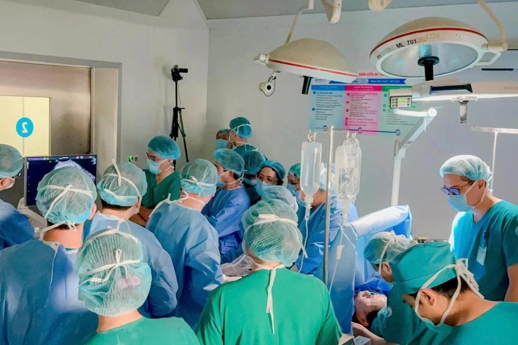 Điều đặc biệt đến với bác sĩ thông tim bào thai cứu con sản phụ Singapore - 2