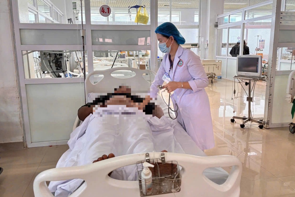 Ăn nấm lạ, 7 người trong gia đình nhập viện cấp cứu - 1