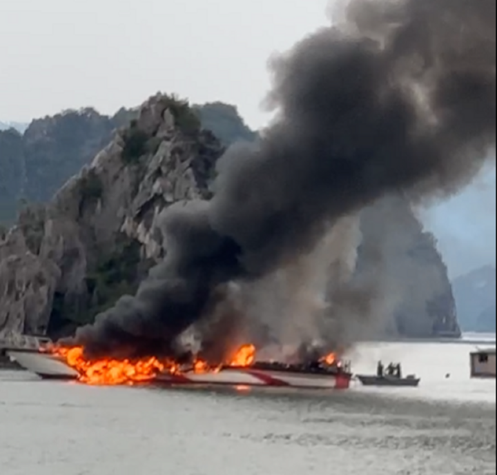 クルーズ船がアオティエン港400m近くの湾で火災