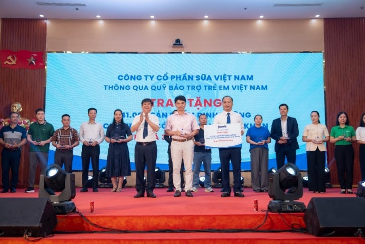 ប្រអប់ទឹកដោះគោជិត 70,000 ត្រូវបានផ្តល់ឱ្យកុមារដែលជួបការលំបាក ដោយចាប់ផ្តើមពី 'ខែរបស់កុមារ' ដ៏មានអត្ថន័យ - រូបថត 1 ។