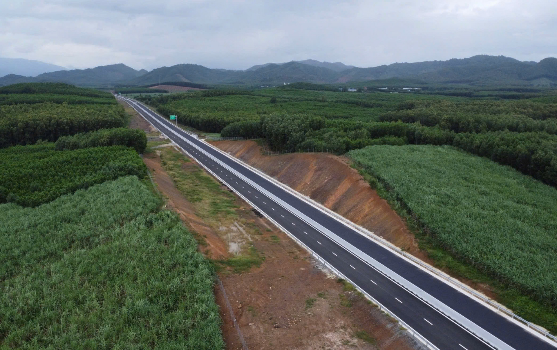 
Công trình Đường bộ cao tốc Vân Phong - Nha Trang
