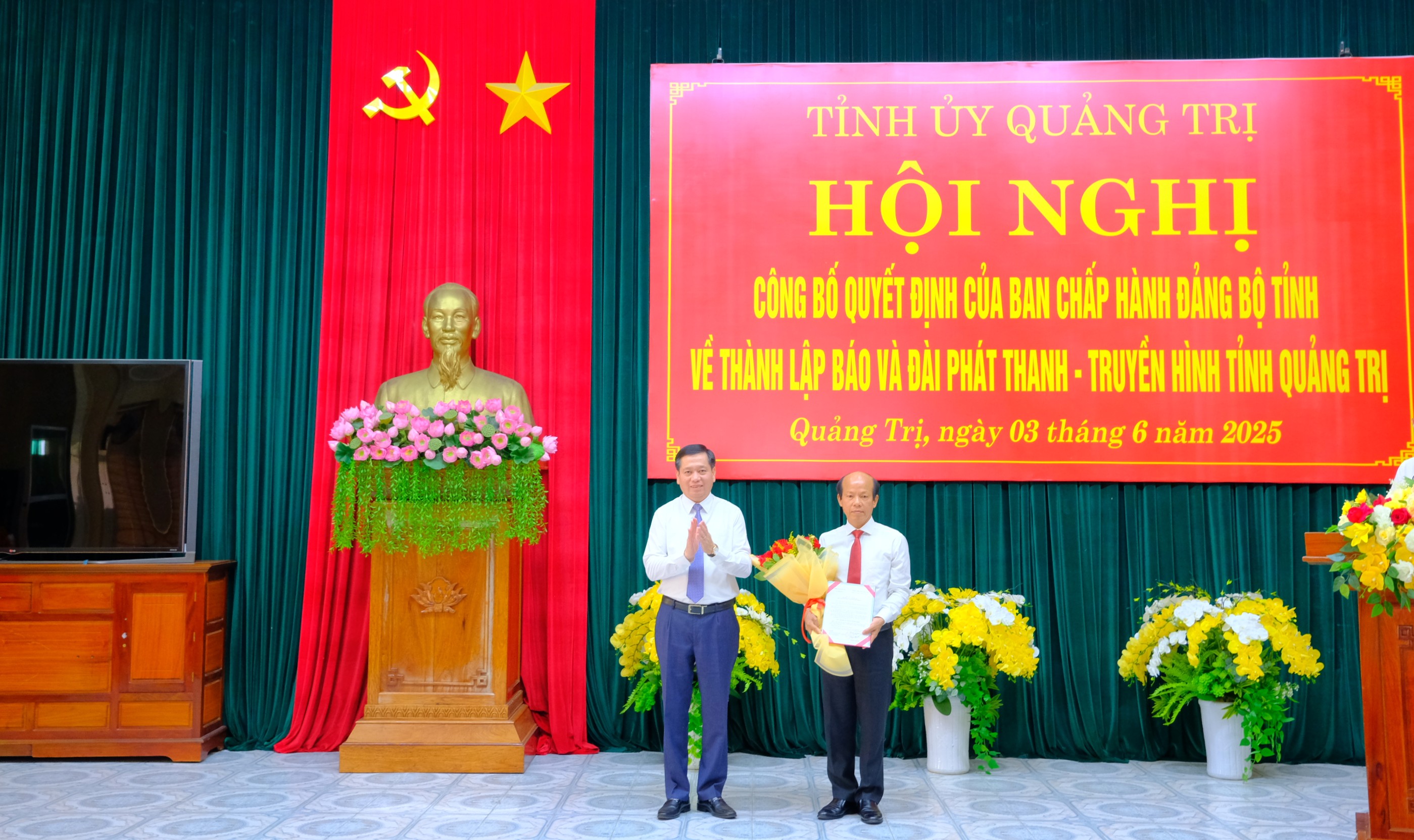 Công bố quyết định thành lập Báo và Đài Phát thanh - Truyền hình tỉnh Quảng Trị