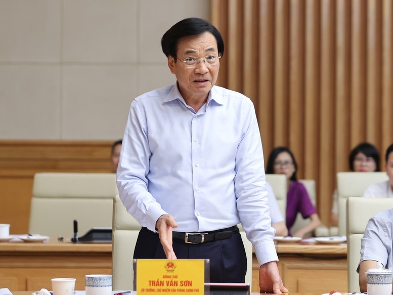 Le ministre et chef du cabinet du gouvernement, Tran Van Son, prend la parole lors de la conférence - Photo : VGP/Nhat Bac
