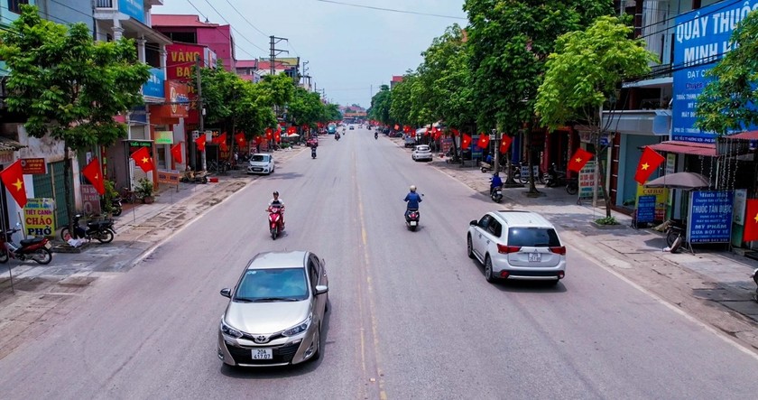 100% tuyến đường giao thông liên huyện, liên xã đã được nhựa hóa, bê tông hóa