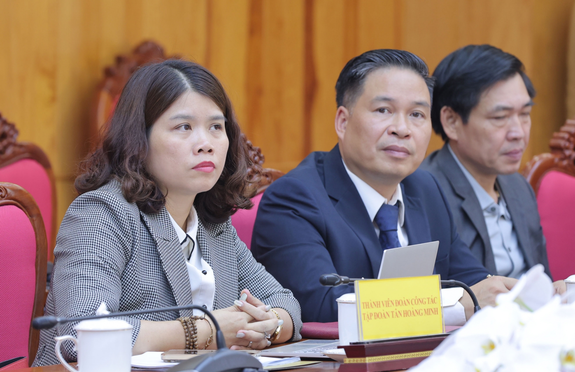 Thành viên đoàn công tác Tập đoàn Tân Hoàng Minh tham dự buổi làm việc
