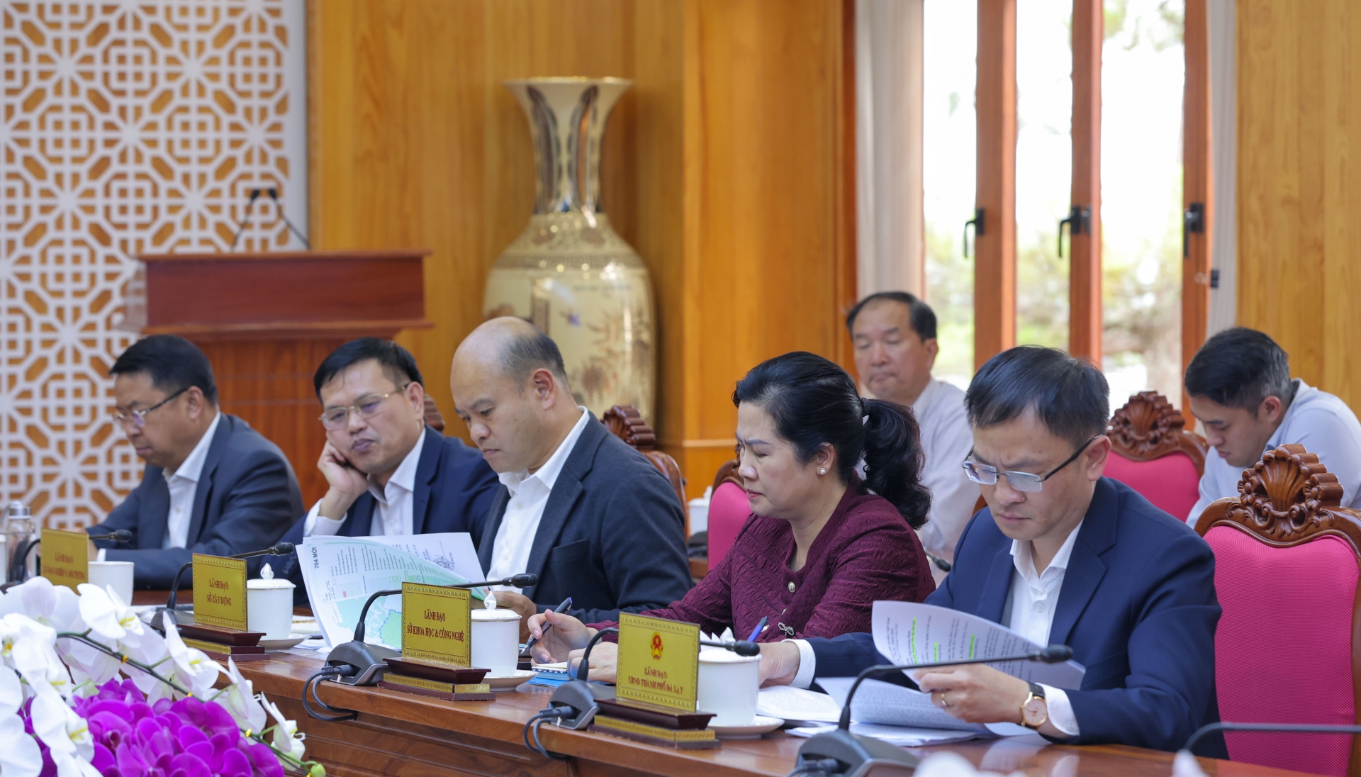 Đại diện lãnh đạo các sở, ngành và UBND TP Đà Lạt tham dự buổi làm việc
