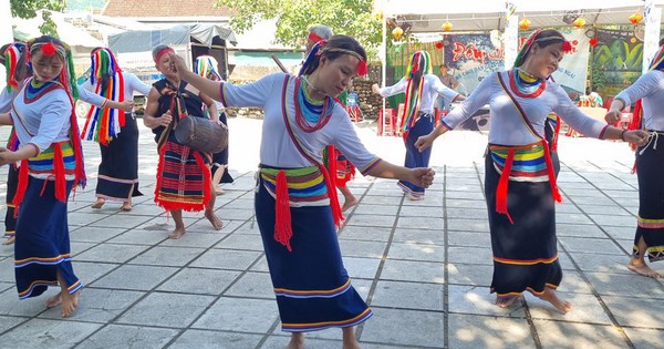 The art of Ca Dao of the Cor people in Tra Bong district, Quang Ngai province is a national intangible cultural heritage.