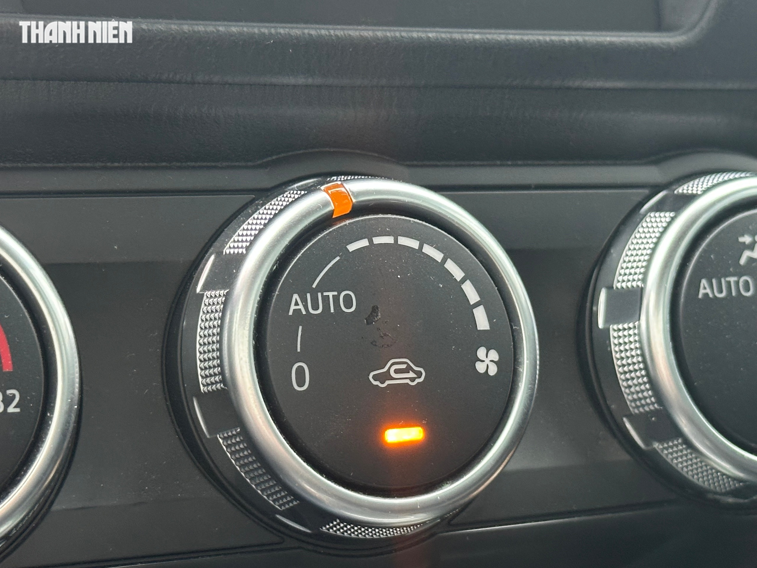 Sự khác biệt của nút bấm điều hòa trên ô tô ít người để ý - Ảnh 1.