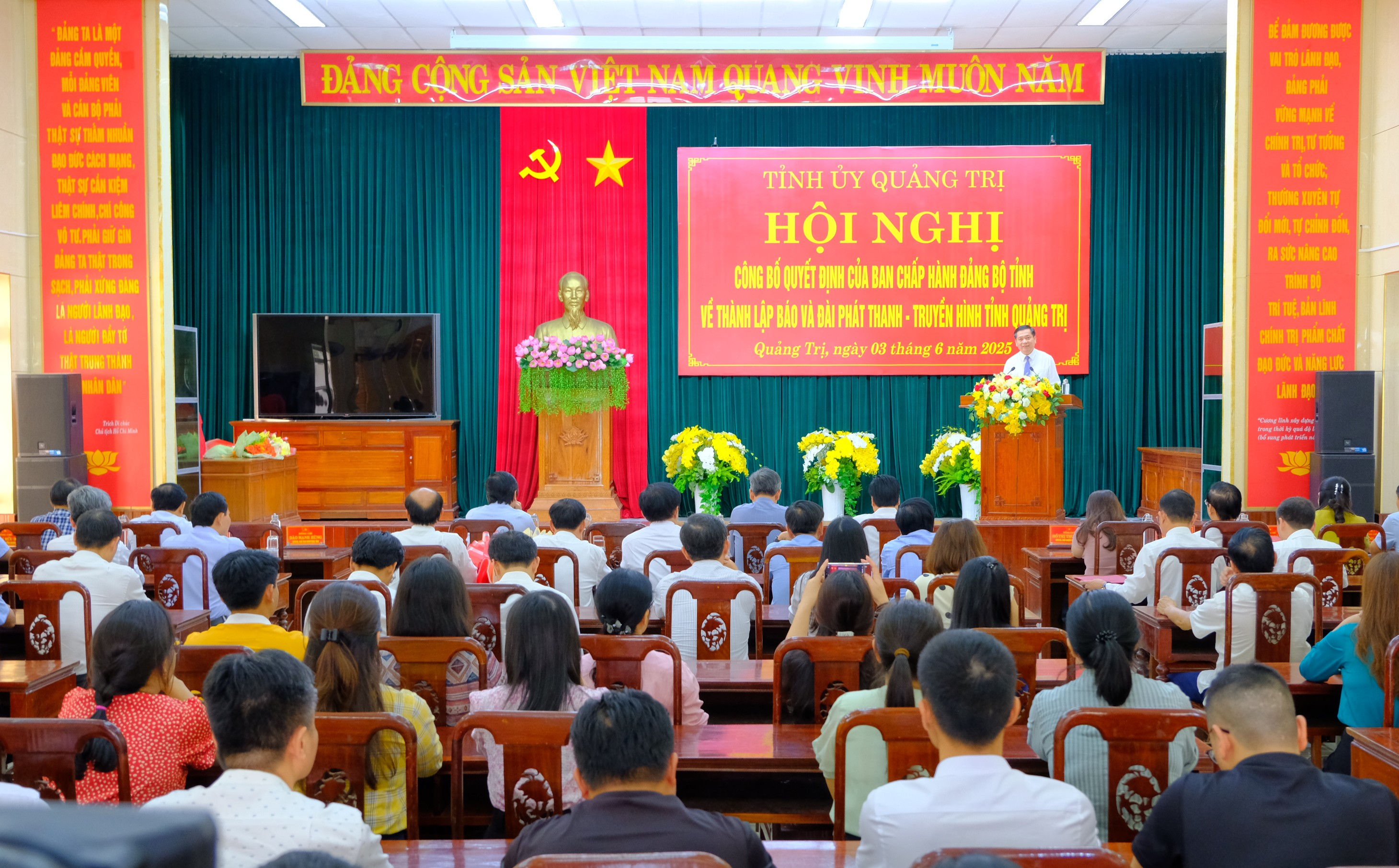 Công bố quyết định thành lập Báo và Đài Phát thanh - Truyền hình tỉnh Quảng Trị