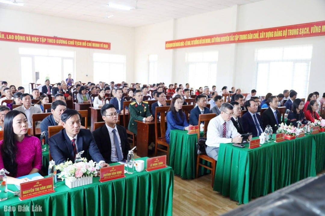 Các đại biểu tham dự hội nghị.