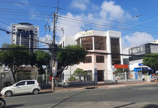 Một đơn vị báo chí tại phường Long Xuyên đã vận hành đường truyền thông suốt đảm bảo tốt nhất khi vận hành truyền hình báo điện tử .